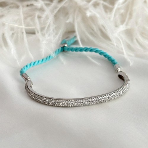 Narukvica od srebra sa atraktivnim zvezdama