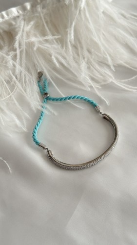 Narukvica od srebra sa atraktivnim zvezdama