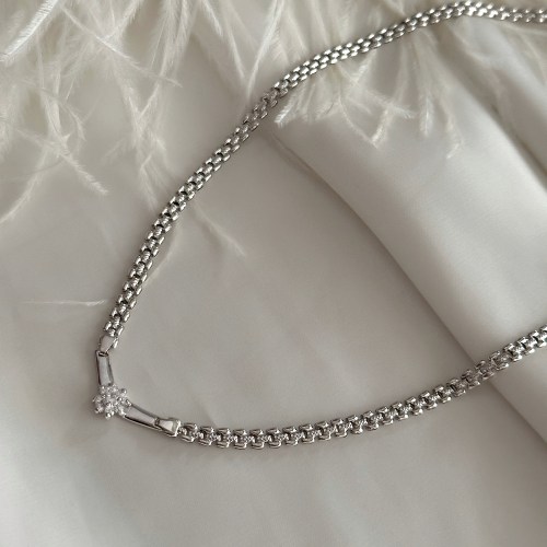 Ogrlica od belog zlata sa nizom cirkona