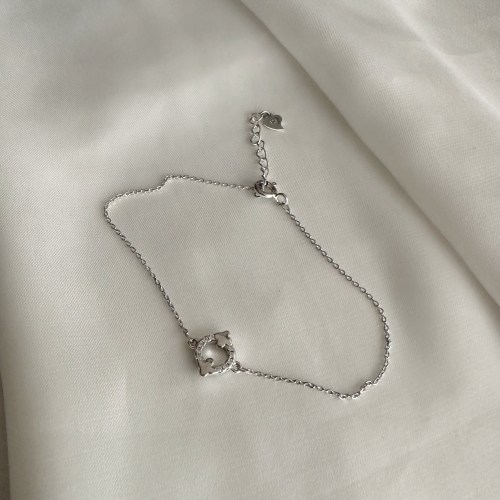 Srebrna narukvica sa priveskom ribom